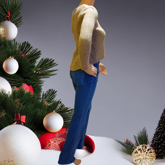 GUILTY Women's Tan Wool Knit Cropped Sweater - Picture 7 of 16